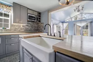 300 Dunbarton Rd, Columbus, OH 43230 - Photo 14