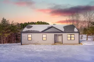 311 Elm St, New Straitsville, OH 43766 - Photo 1