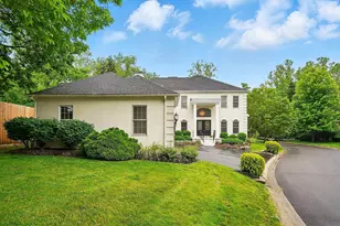 1940 Scioto Pointe Dr, Columbus, OH 43221 - Photo 2