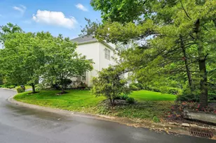 1940 Scioto Pointe Dr, Columbus, OH 43221 - Photo 4