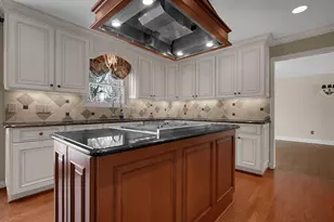 2626 Chartwell Rd, Columbus, OH 43220 - Photo 16