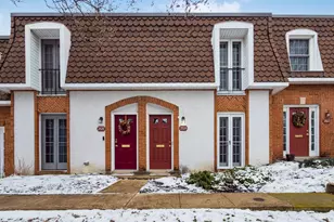 2824 Chateau Cir S, Columbus, OH 43221 - Photo 2