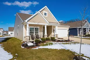 521 Curry Dr, Pataskala, OH 43062 - Photo 2