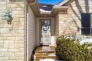 66 Valley Ct, Howard, OH 43028 - Photo 2