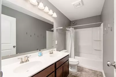 160 Chestnut Commons Drive, Commercial Point, OH 43116 - Photo 32