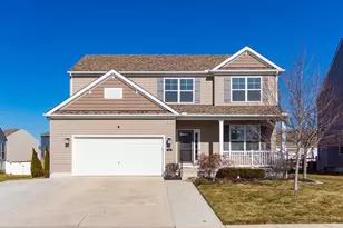 160 Chestnut Commons Dr, Commercial Point, OH 43116 - Photo 2