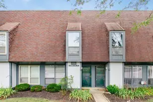 4692 Charecote Ln, Columbus, OH 43220 - Photo 2