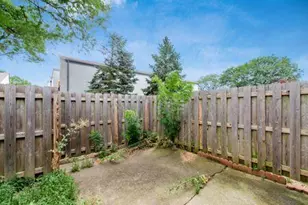 4692 Charecote Ln, Columbus, OH 43220 - Photo 6