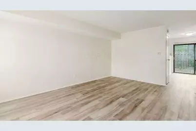 4692 Charecote Lane #E, Columbus, OH 43220 - Photo 4