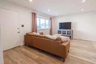 595 Deerwood Ave E, Columbus, OH 43230 - Photo 6