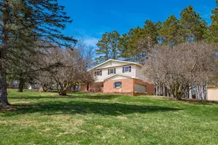 2695 Ash Meadows Blvd, Zanesville, OH 43701 - Photo 2