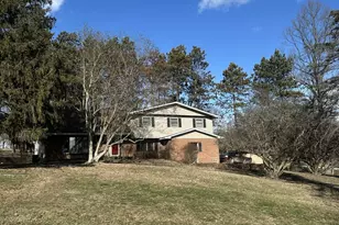 2695 Ash Meadows Blvd, Zanesville, OH 43701 - Photo 2