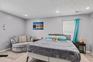 793 Crevis Ln, Columbus, OH 43228 - Photo 8