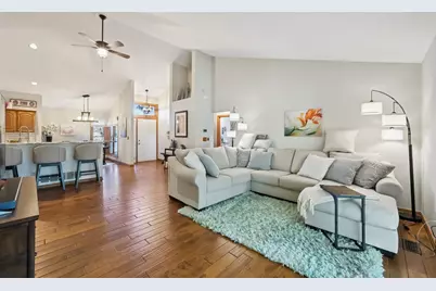 2521 Vililly Circle E, Grove City, OH 43123 - Photo 2