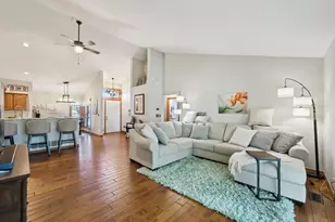 2521 Vi-Lilly Cir E, Grove City, OH 43123 - Photo 2