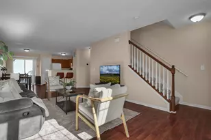 1010 Hartford Village Blvd, Columbus, OH 43228 - Photo 8