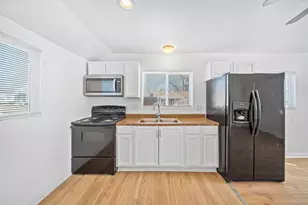 964 E Weber Rd, Columbus, OH 43211 - Photo 10