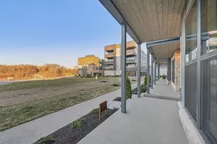 2256 Quarry Trails Dr, Columbus, OH 43228 - Photo 10