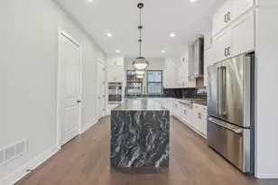 2256 Quarry Trails Dr, Columbus, OH 43228 - Photo 18
