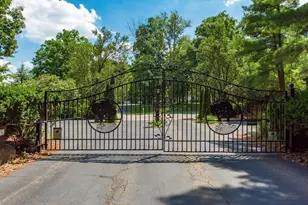 392 Hickory Ln, Westerville, OH 43081 - Photo 2