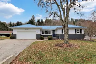 236 Elm Dr NE, Newark, OH 43055 - Photo 1