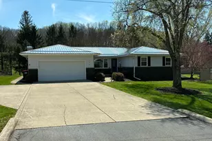 236 Elm Dr NE, Newark, OH 43055 - Photo 1