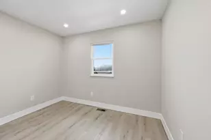 299 Lombard Rd, Columbus, OH 43228 - Photo 16