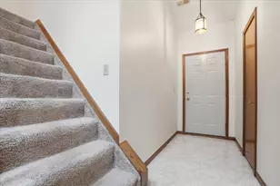 402 Woodside Pl, Bellefontaine, OH 43311 - Photo 6