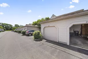 2515 Dahlia Way, Columbus, OH 43235 - Photo 2
