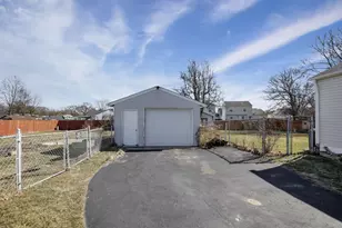 2528 Dwiton Ct, Grove City, OH 43123 - Photo 4