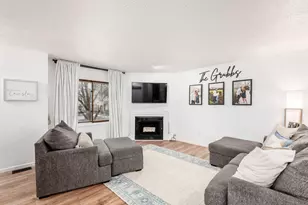 1946 Rockdale Dr, Columbus, OH 43229 - Photo 2