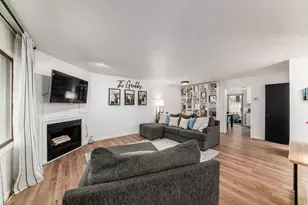 1946 Rockdale Dr, Columbus, OH 43229 - Photo 6