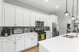 306 Neruda Ave, Columbus, OH 43215 - Photo 18