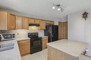 9190 Prestwick Green Dr, Columbus, OH 43240 - Photo 10