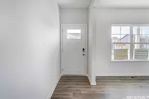 1239 Stratford Wy, London, OH 43140 - Photo 2