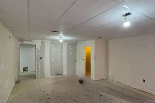 210 E Central Ave, Delaware, OH 43015 - Photo 4