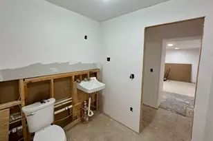 210 E Central Ave, Delaware, OH 43015 - Photo 6