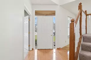 393 Canterbury Ct, Westerville, OH 43082 - Photo 8