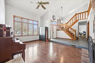 300 Wedgewood Ct, Circleville, OH 43113 - Photo 2