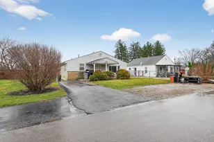 396 Pasadena Ave, Columbus, OH 43228 - Photo 2