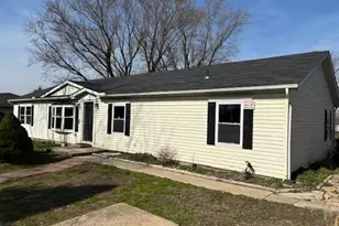 225 Pleasant Lee Dr, Heath, OH 43056 - Photo 2