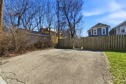 210 E Blake Avenue, Columbus, OH 43202 - Photo 6