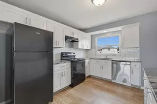 1642 Marina Dr, Columbus, OH 43219 - Photo 14