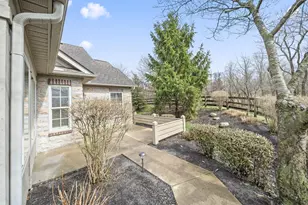 225 Stonegate Loop, Pataskala, OH 43062 - Photo 4