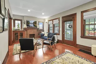 99 E Pacemont Rd, Columbus, OH 43202 - Photo 8