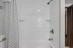 99 E Pacemont Rd, Columbus, OH 43202 - Photo 30