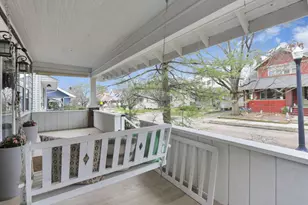 99 E Pacemont Rd, Columbus, OH 43202 - Photo 4