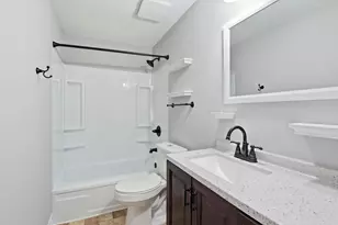 614 Dlyn St, Columbus, OH 43228 - Photo 20