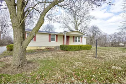 538 N Clayton Street, Centerburg, OH 43011 - Photo 2