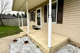 108 W Concord Ln, Bloomingburg, OH 43106 - Photo 4